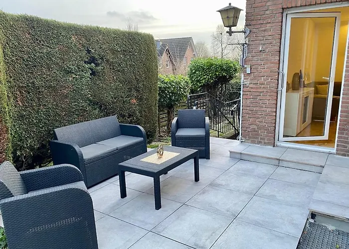 Elegant With Private Garden *