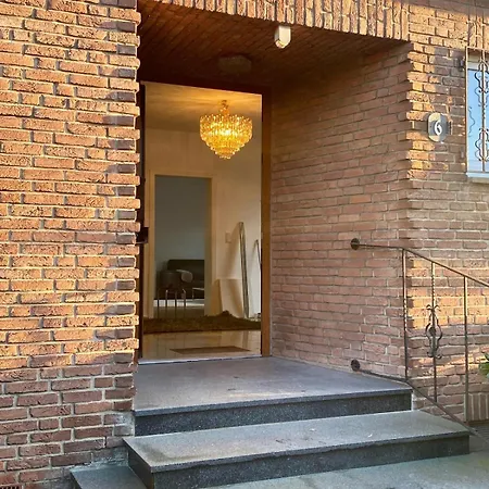 Elegant With Private Garden Vila